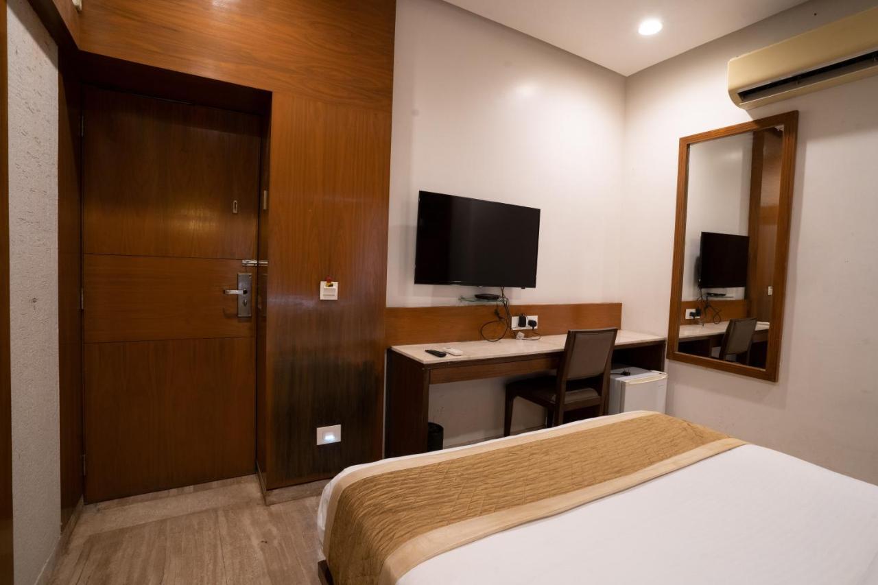 Hotel Kyra Airport Ahmedabad Exterior foto