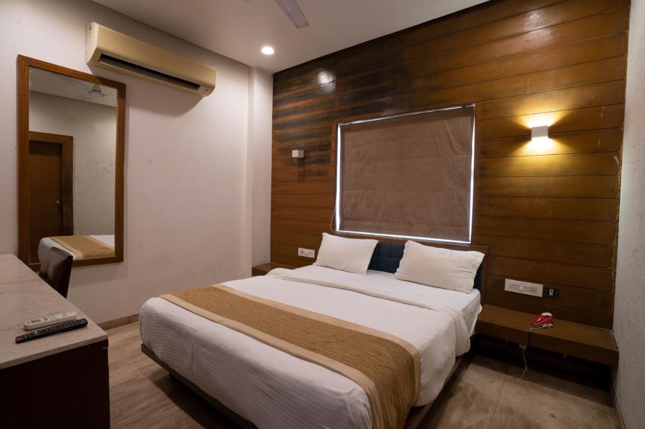 Hotel Kyra Airport Ahmedabad Exterior foto